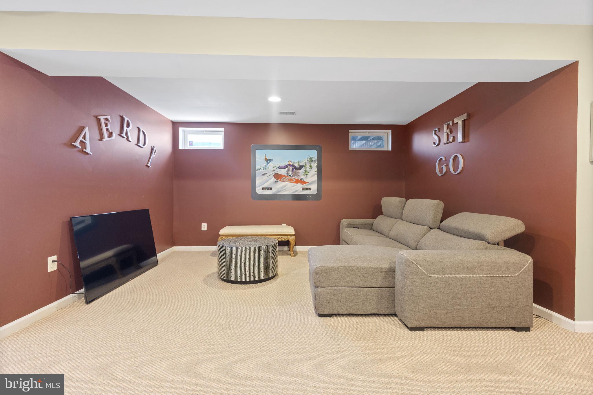 FOREST MANOR - Residential