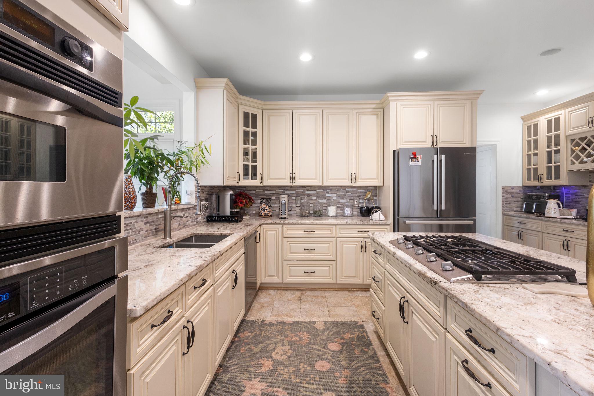 FOREST MANOR - Residential