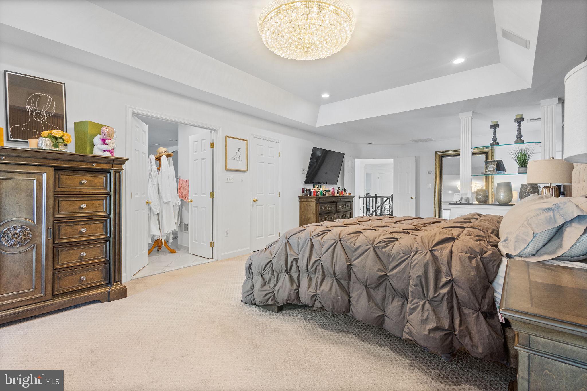 FOREST MANOR - Residential