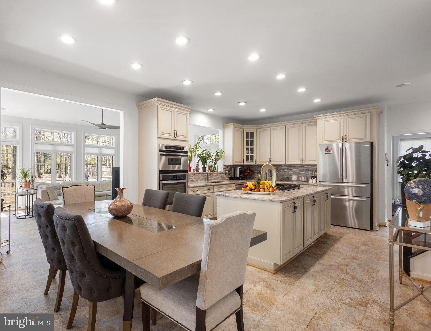 FOREST MANOR - Residential