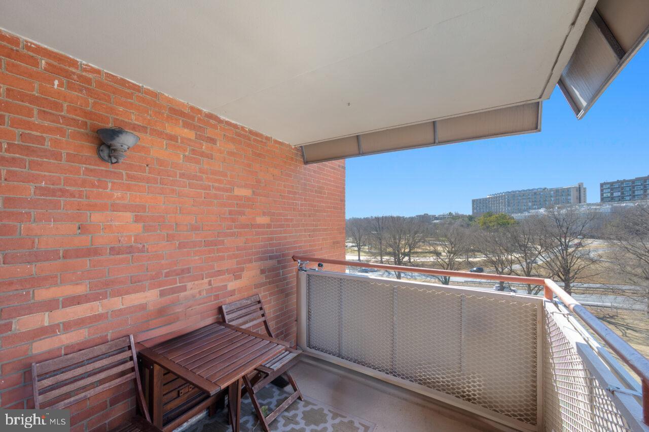 RIVER PLACE - Residential Lease