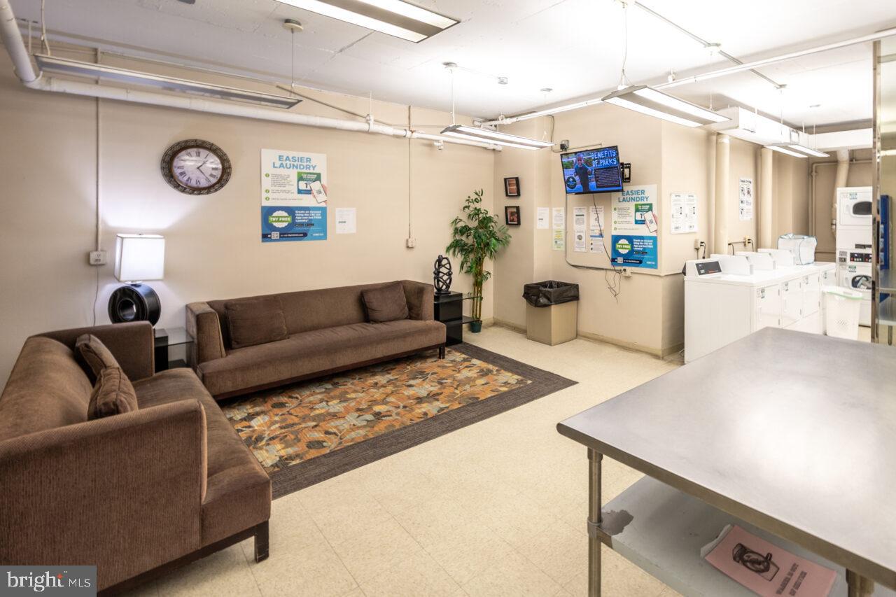 RIVER PLACE - Residential Lease