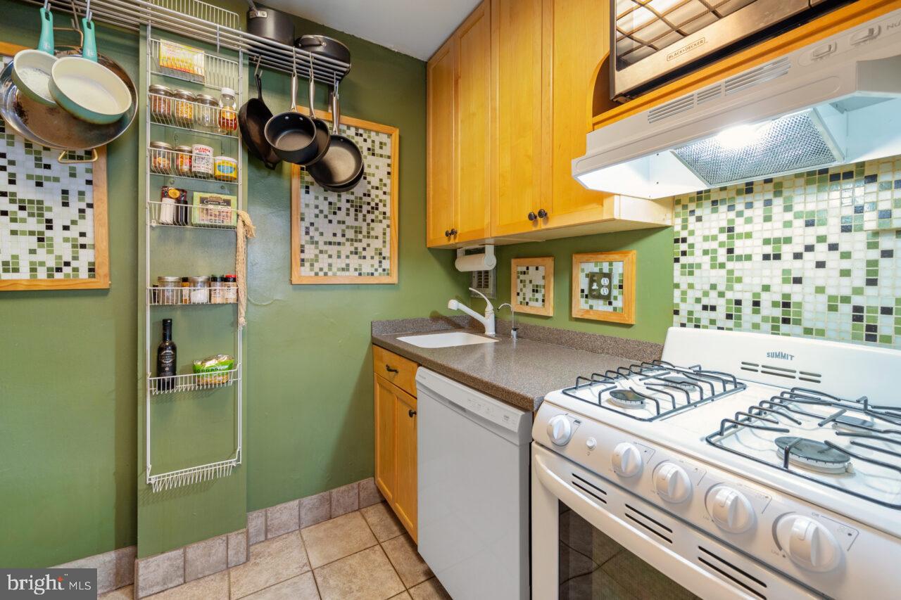 RIVER PLACE - Residential Lease