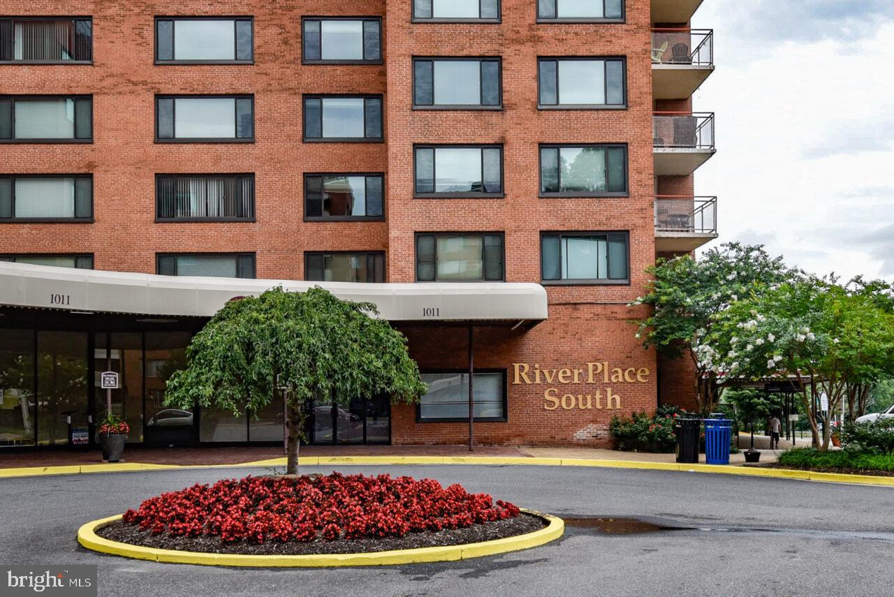 RIVER PLACE - Residential Lease