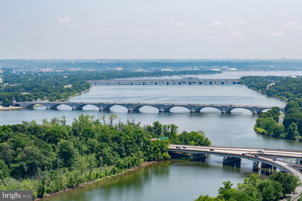 RIVER PLACE - Residential Lease