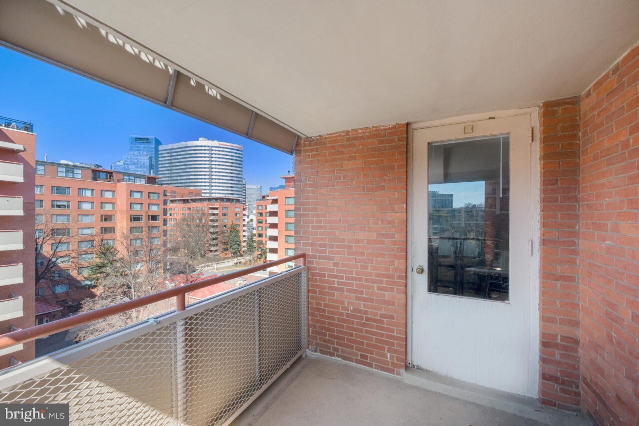 RIVER PLACE - Residential Lease