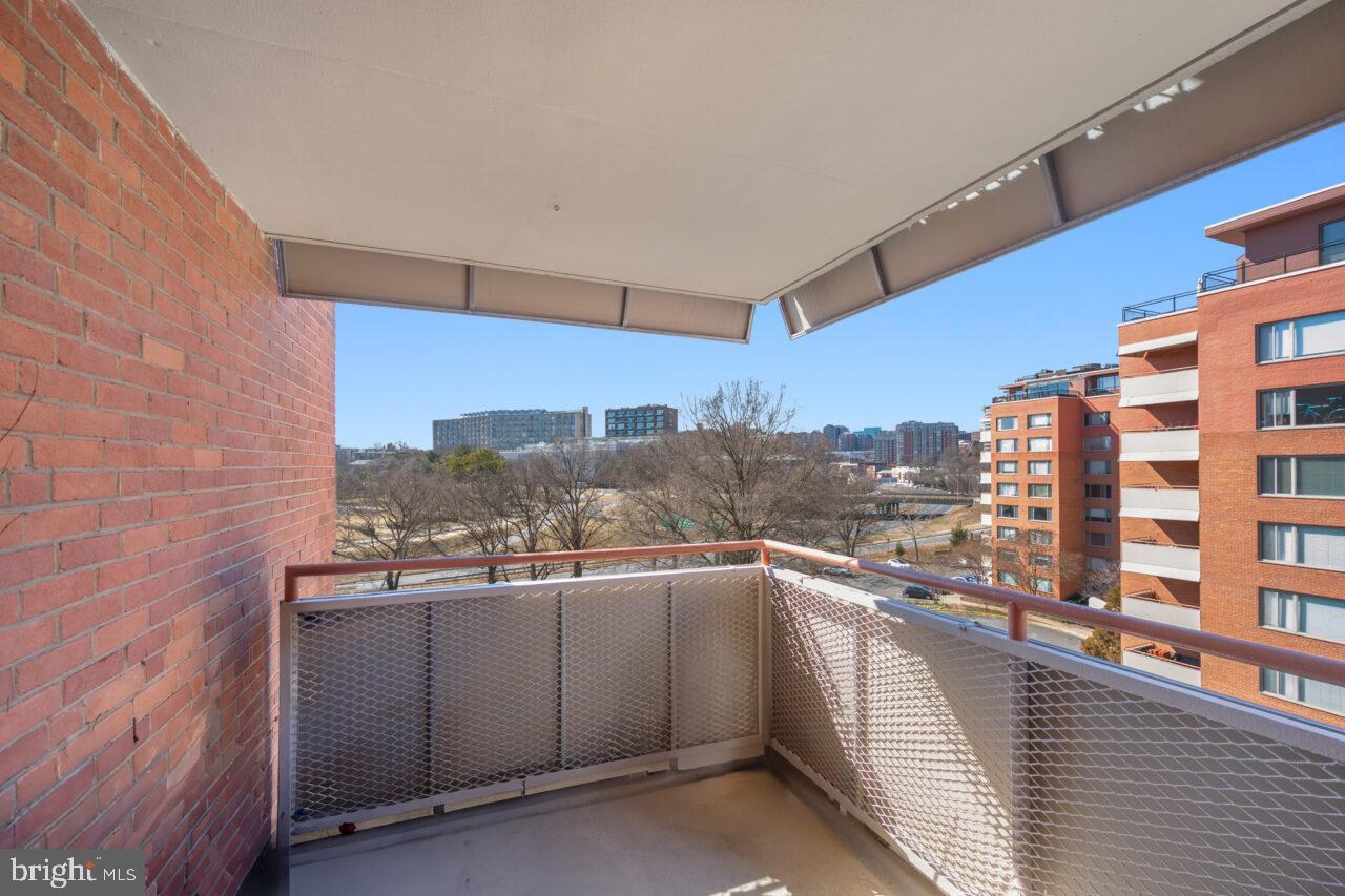 RIVER PLACE - Residential Lease