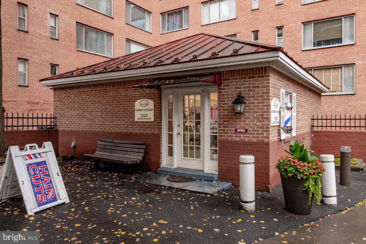 RIVER PLACE - Residential Lease