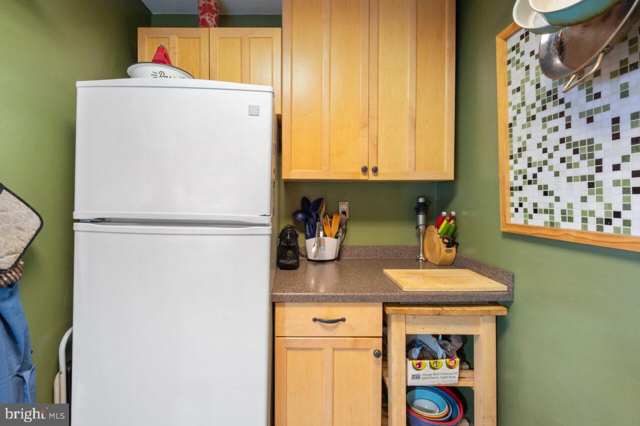 RIVER PLACE - Residential Lease