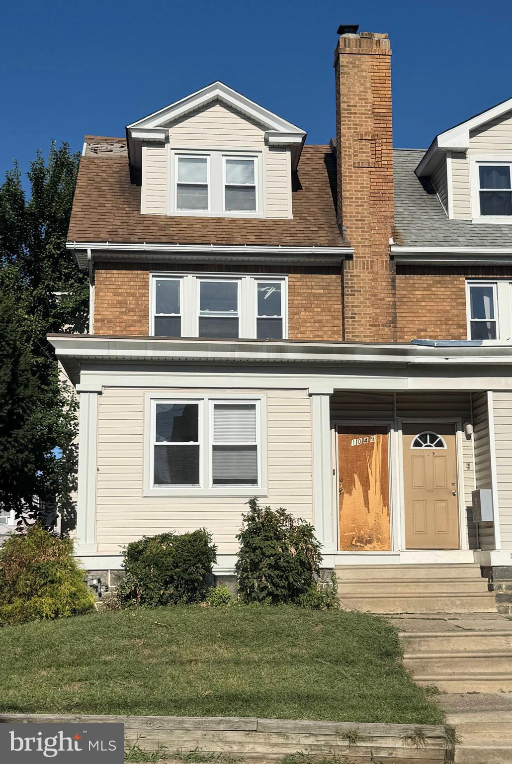 Rehab special! Bring your tools, paint brushes and ideas! Twin home with lots of potential. Featuring 4 bedrooms, original hard wood floors, 1 car garage and off-street parking. Conveniently located near transportation routes, restaurants and shopping centers. Property is being sold “AS IS”.