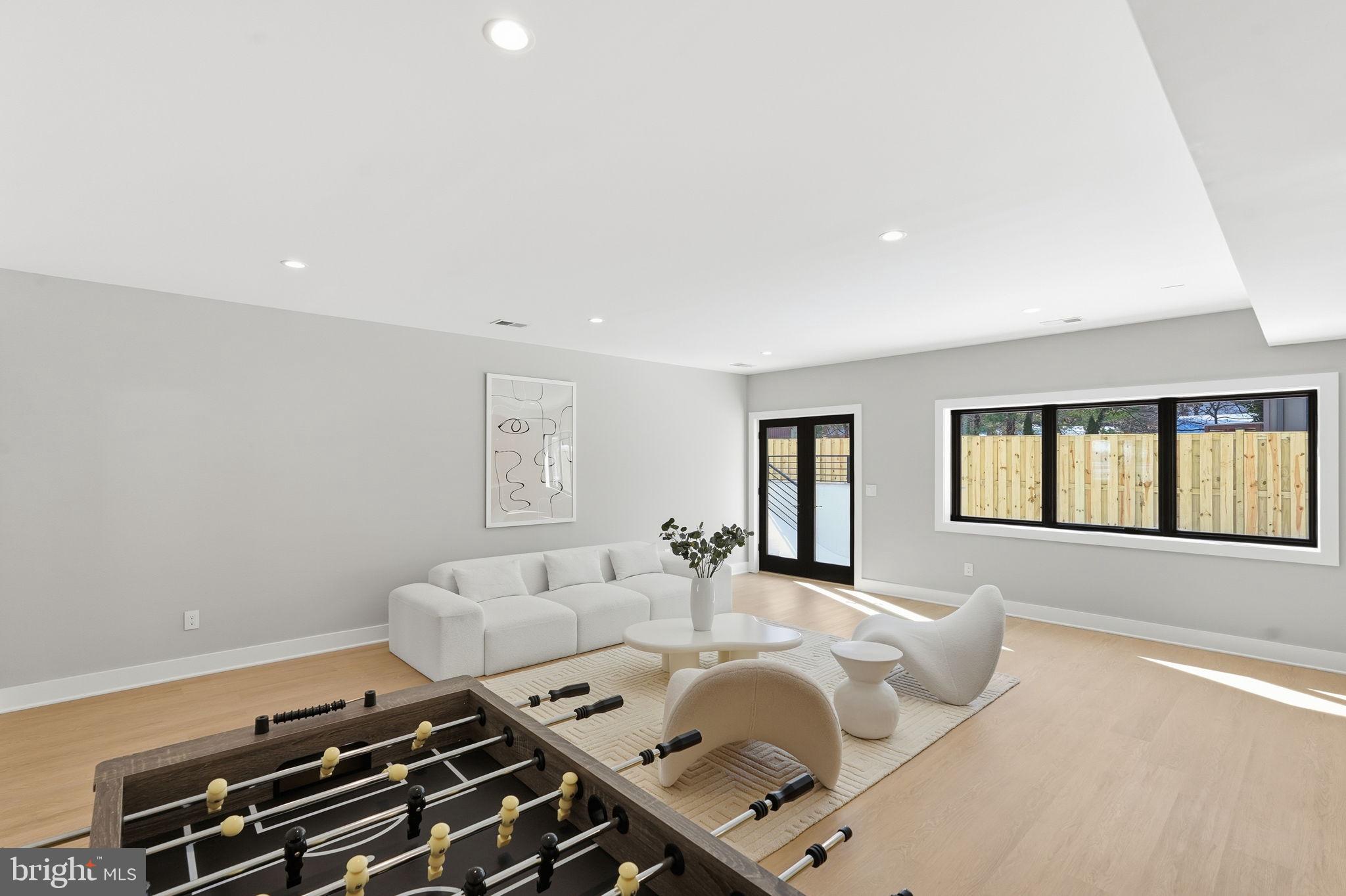 WESTHAMPTON - Residential