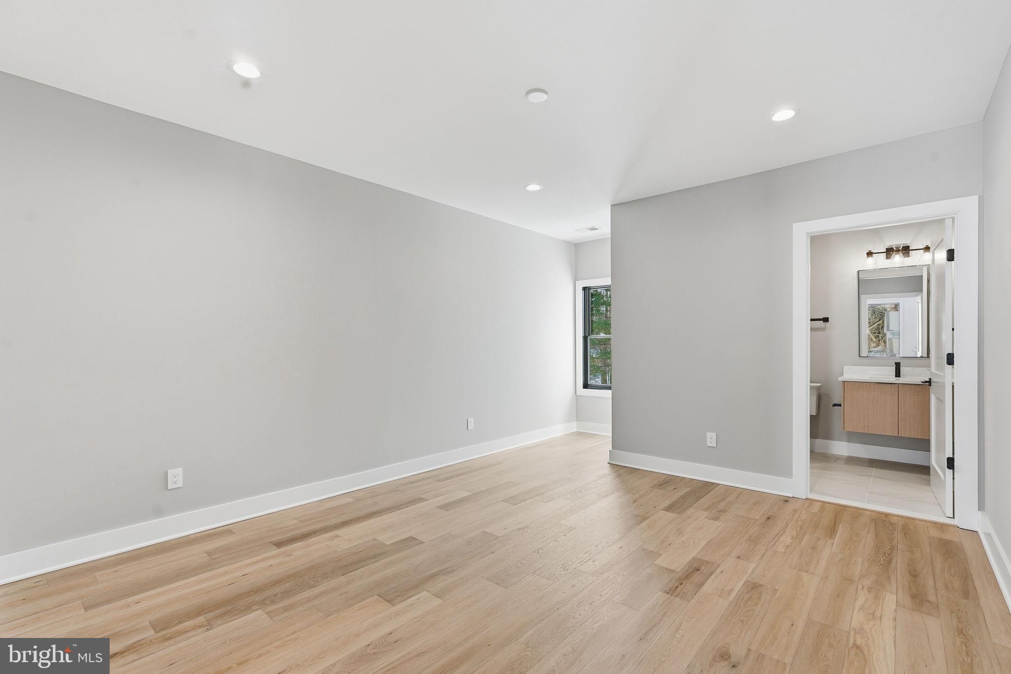 WESTHAMPTON - Residential