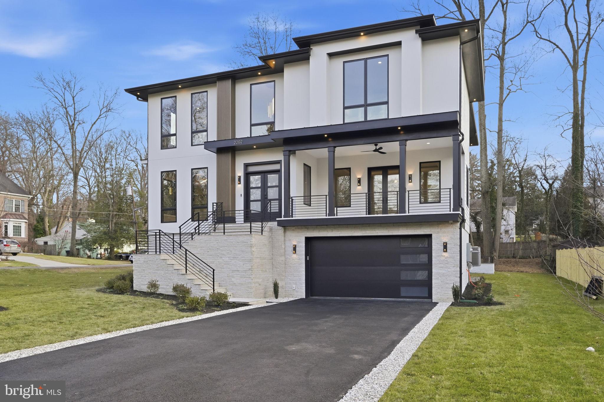 WESTHAMPTON - Residential