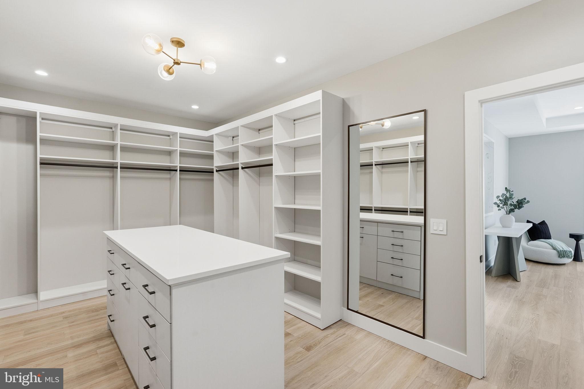 WESTHAMPTON - Residential