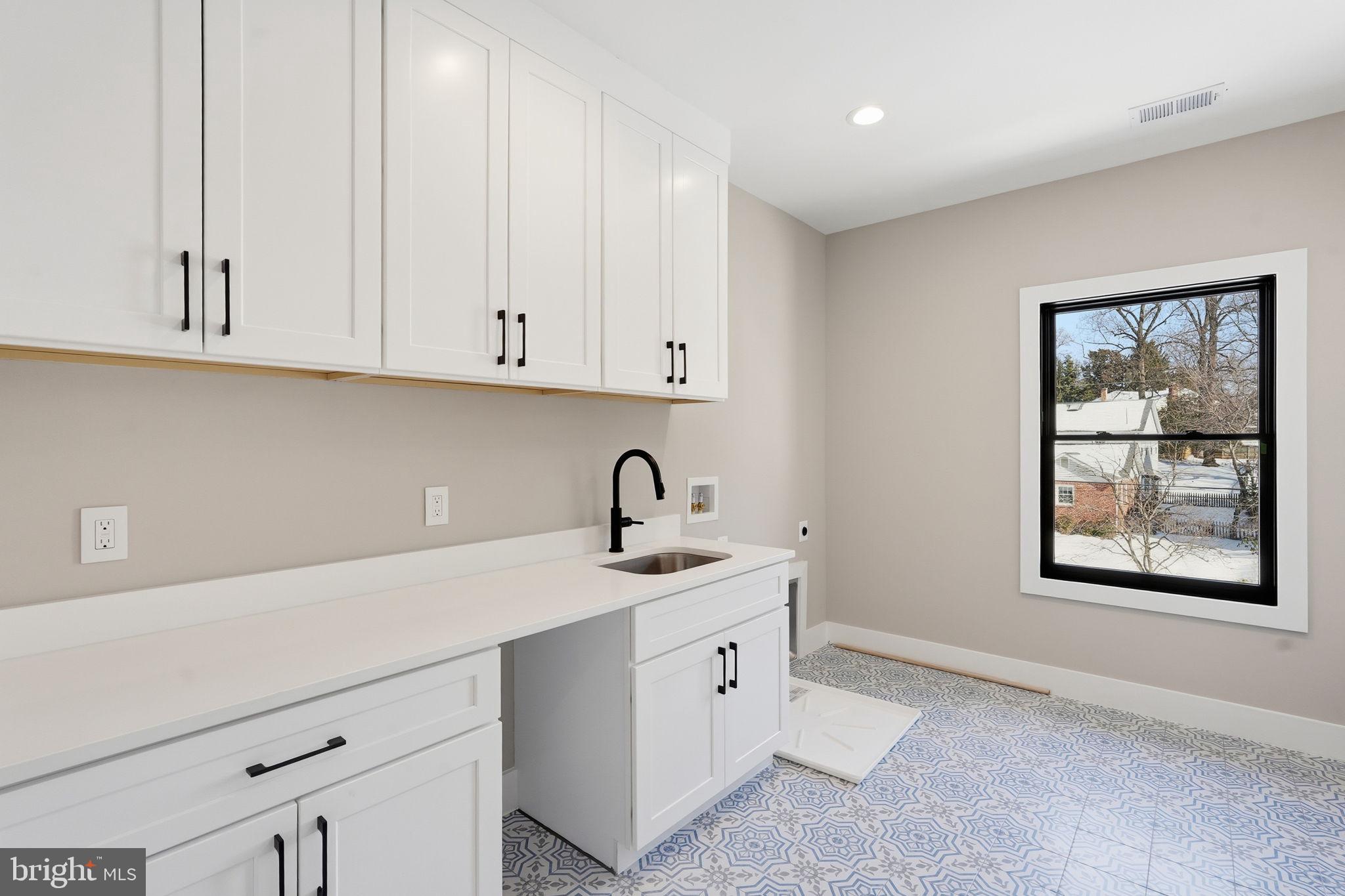 WESTHAMPTON - Residential