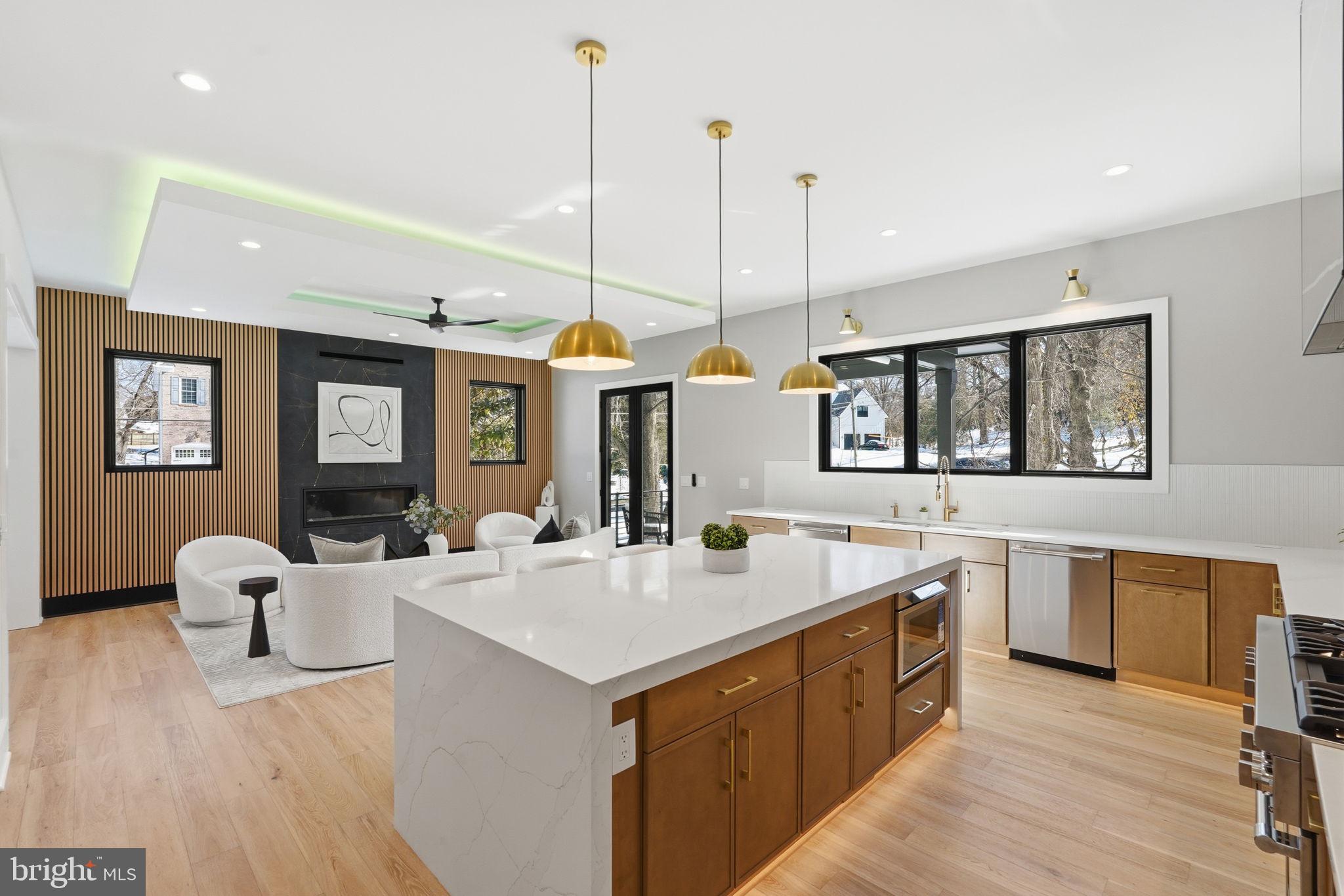 WESTHAMPTON - Residential