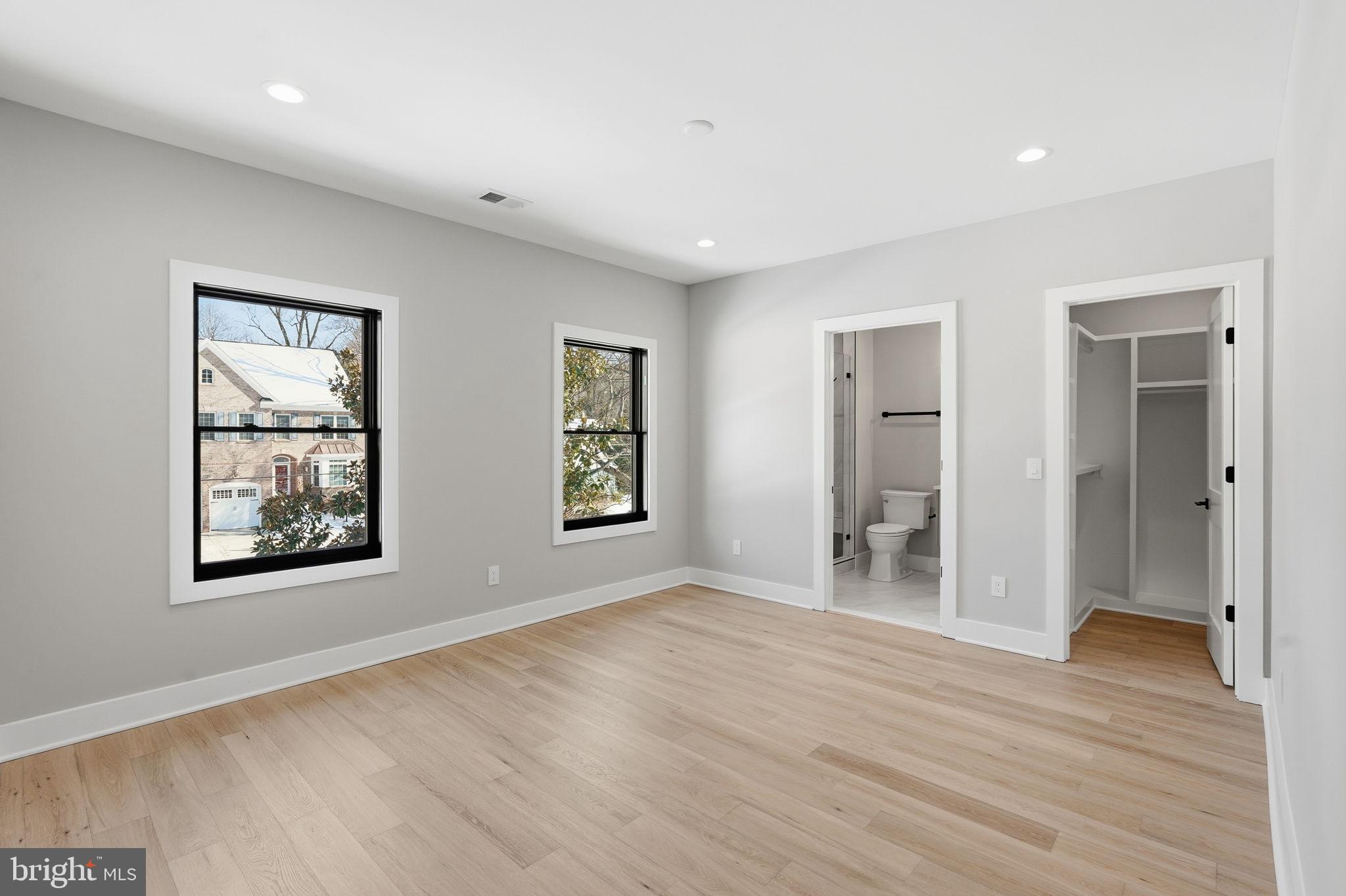 WESTHAMPTON - Residential