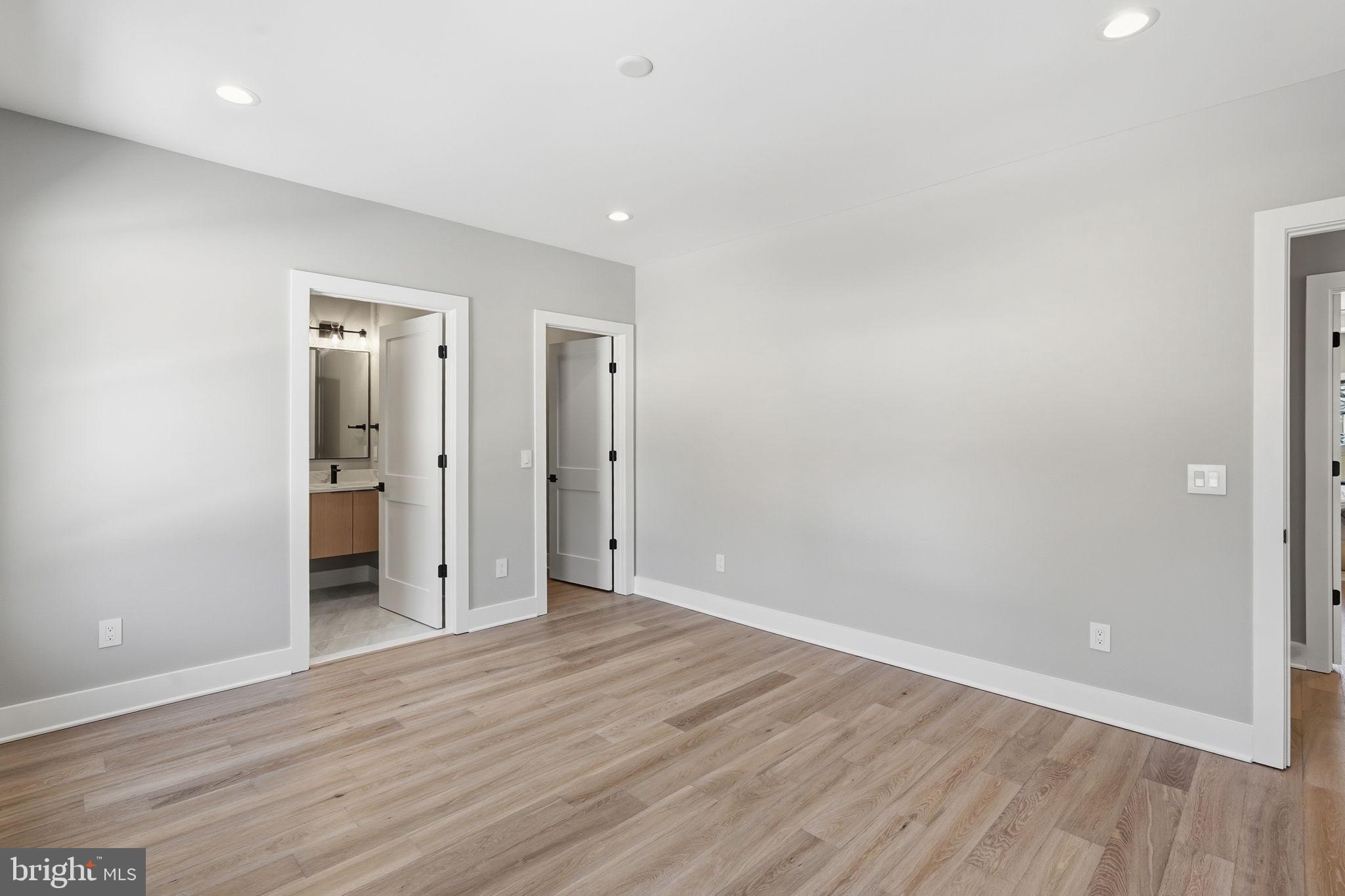 WESTHAMPTON - Residential