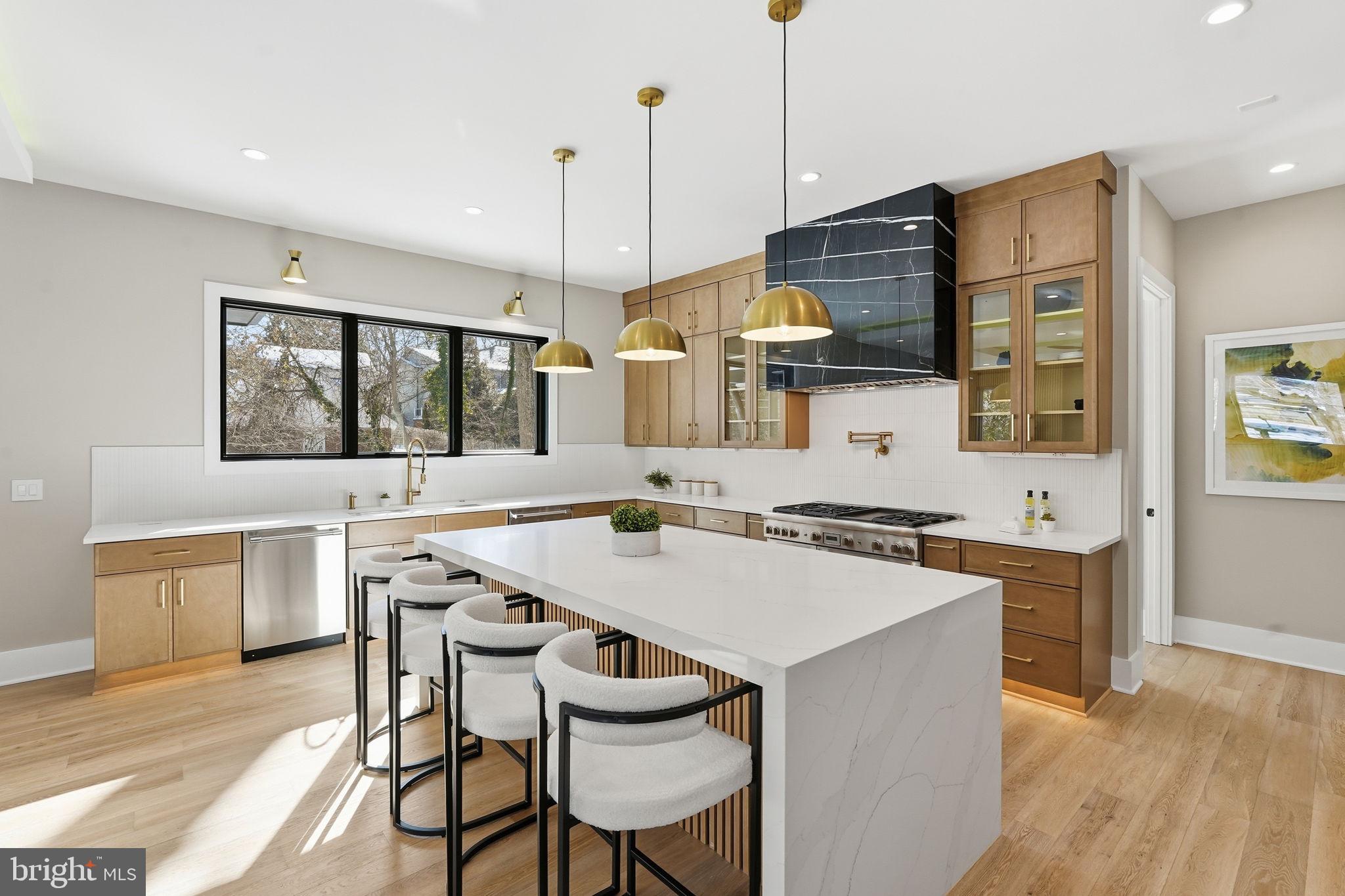 WESTHAMPTON - Residential