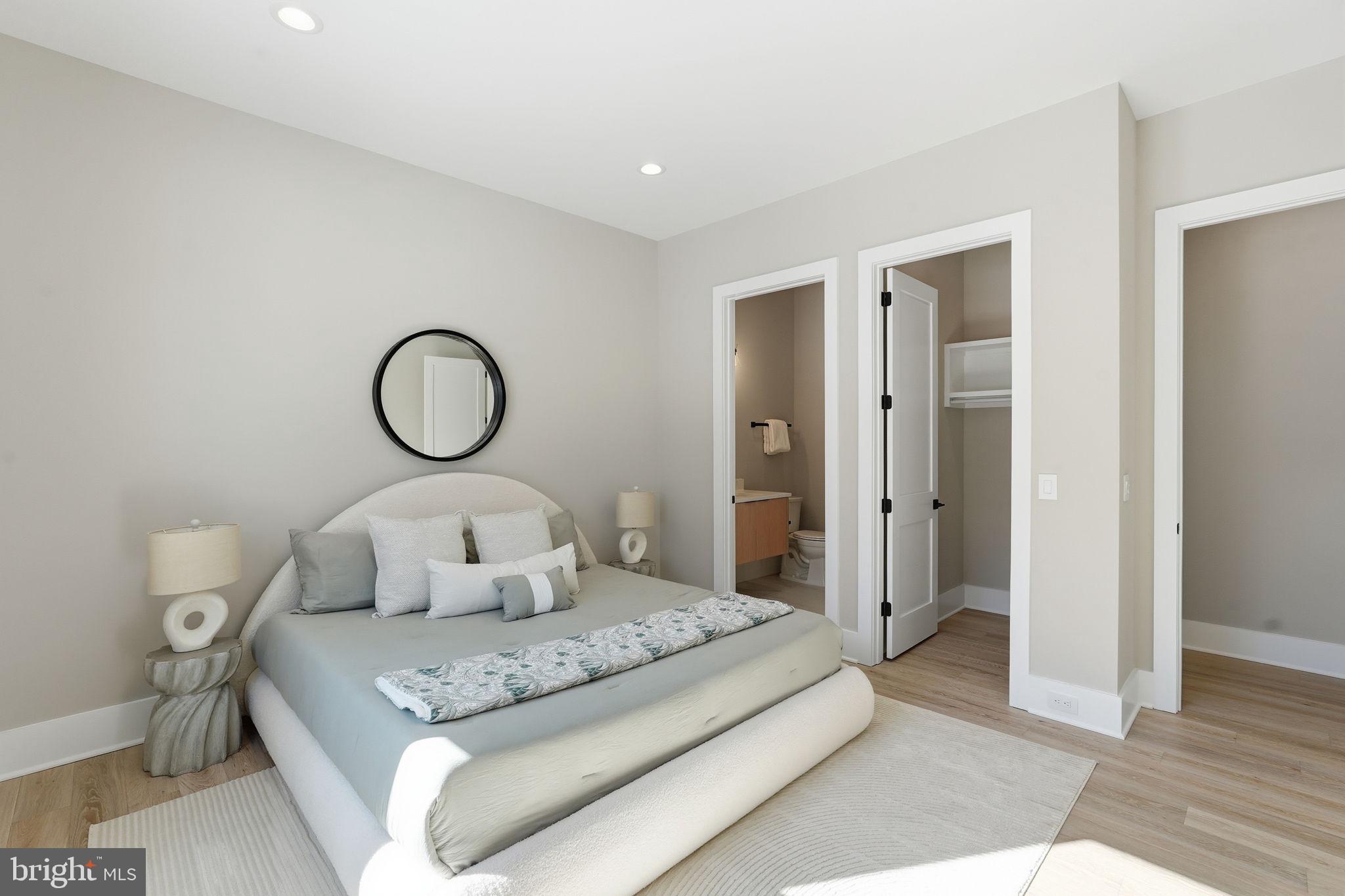 WESTHAMPTON - Residential