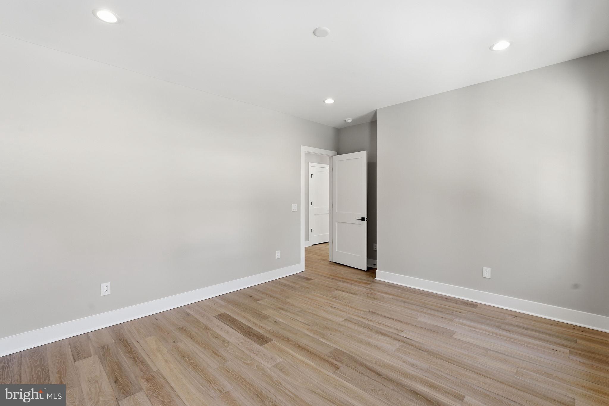 WESTHAMPTON - Residential