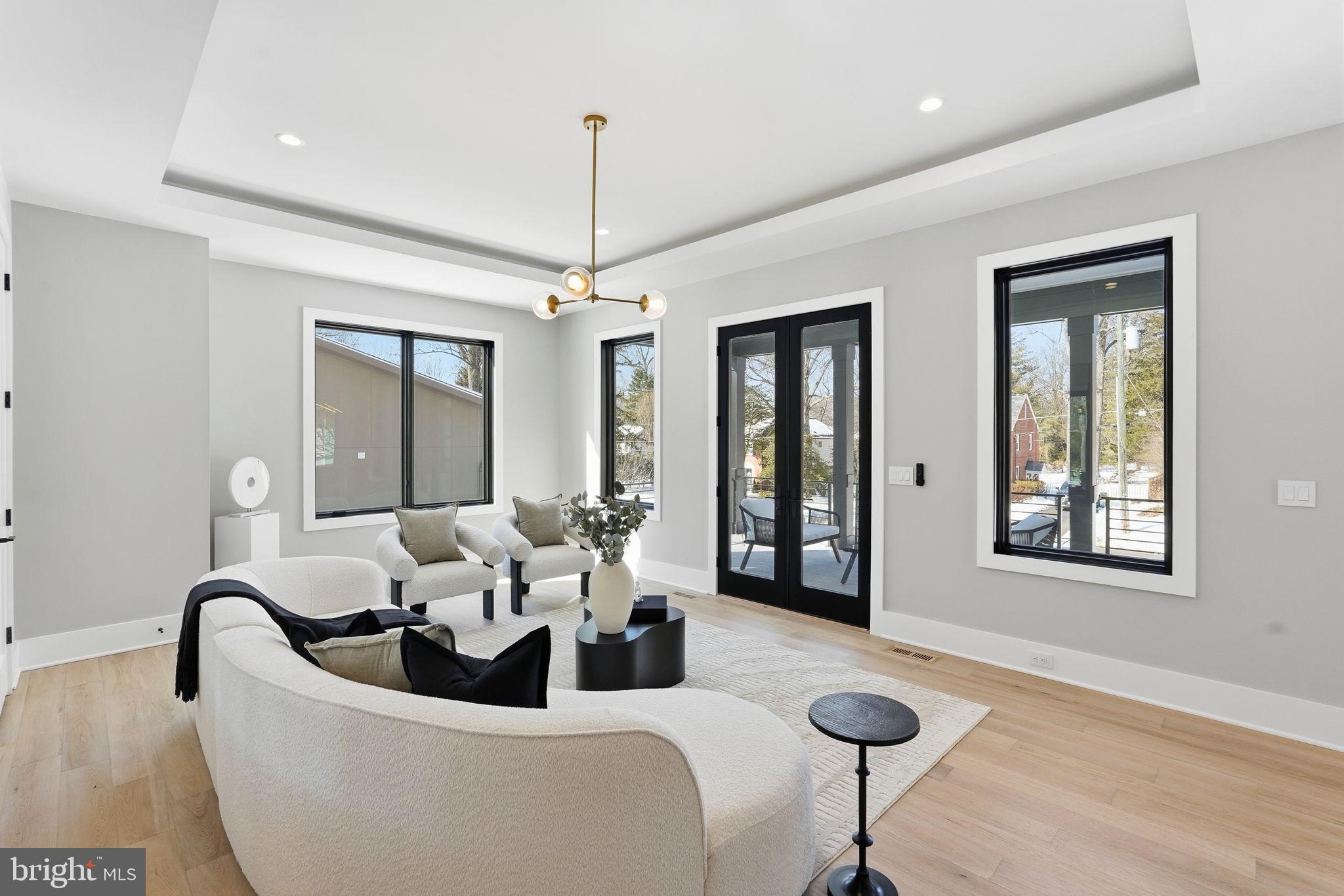 WESTHAMPTON - Residential