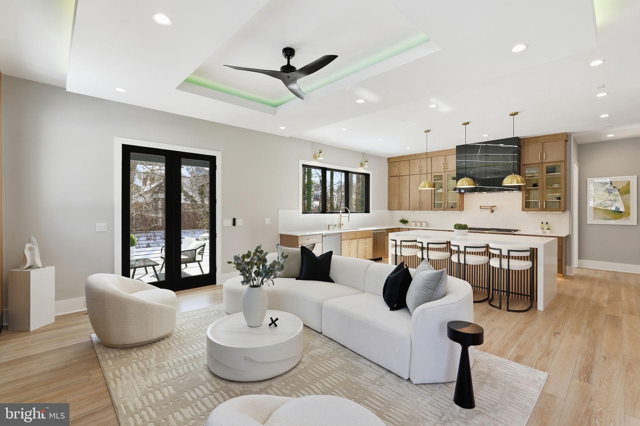 WESTHAMPTON - Residential