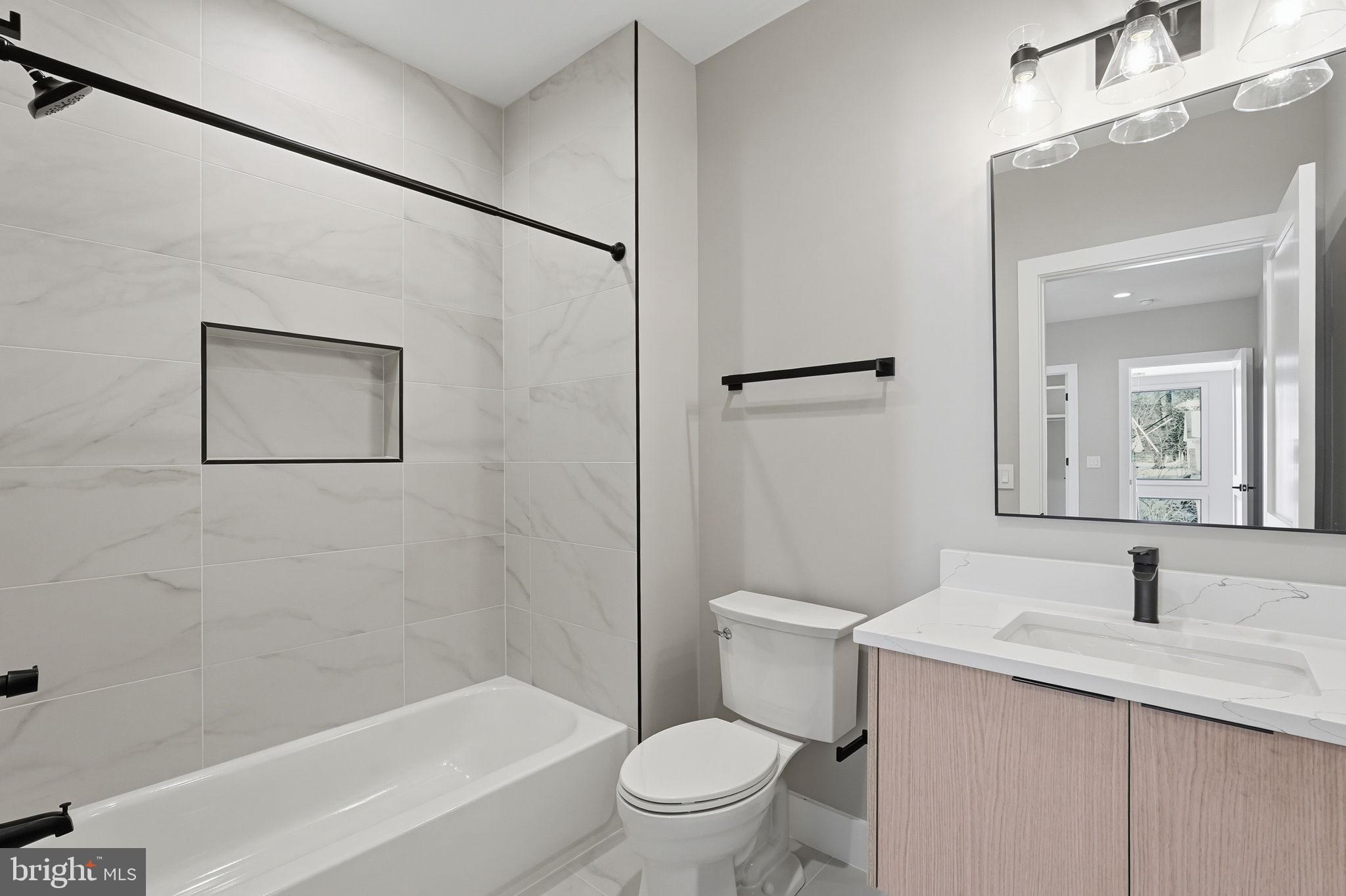 WESTHAMPTON - Residential