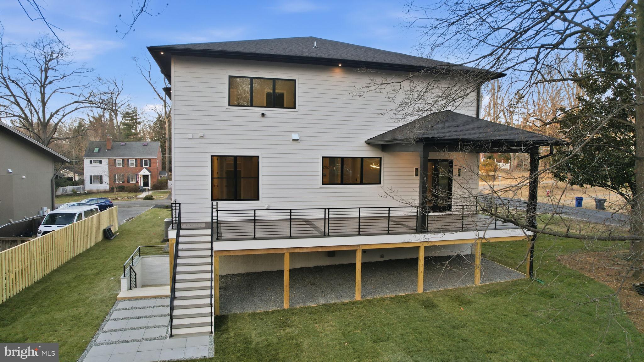 WESTHAMPTON - Residential