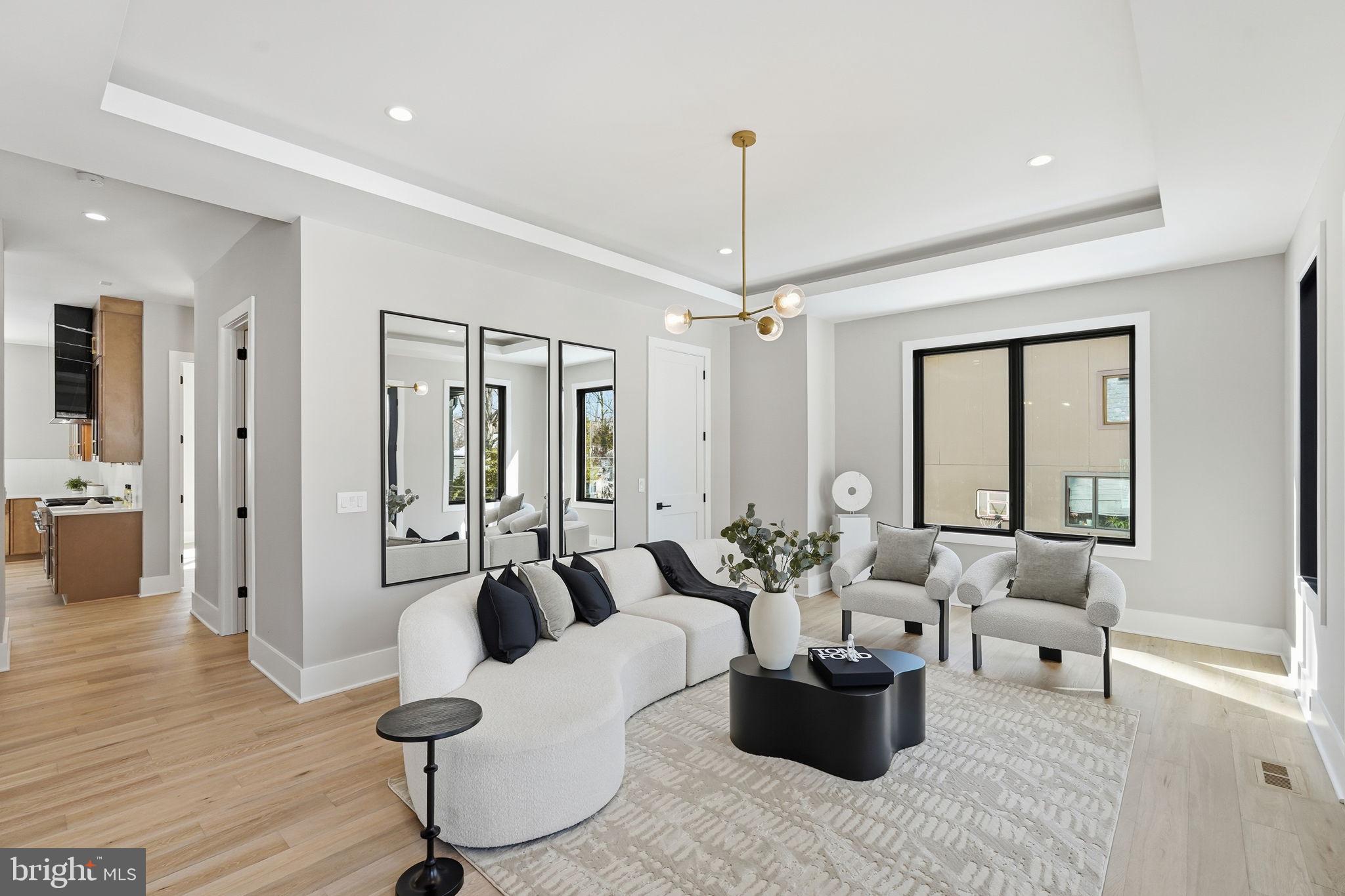 WESTHAMPTON - Residential