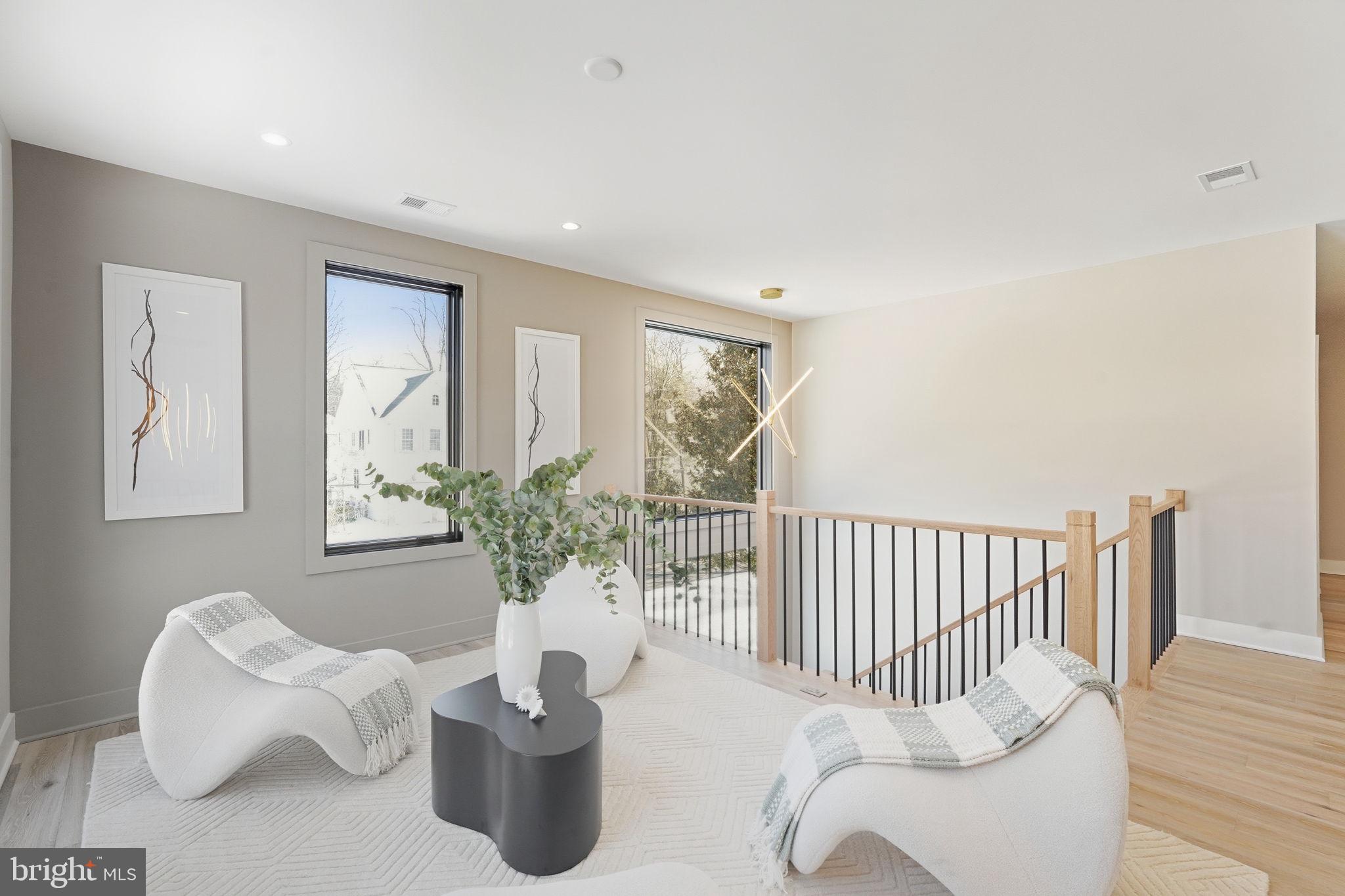 WESTHAMPTON - Residential