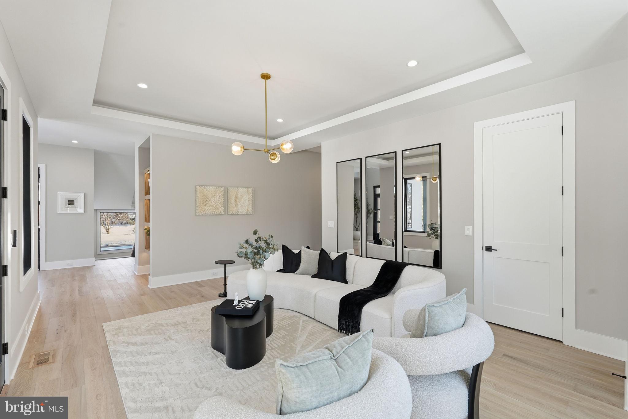 WESTHAMPTON - Residential