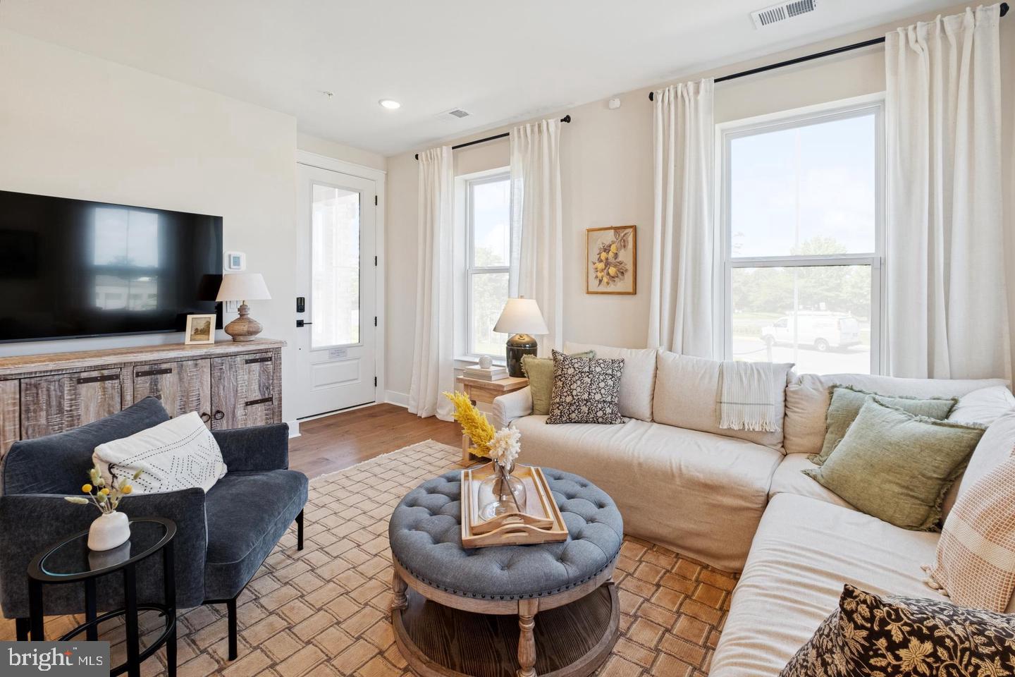 4851 BAUHAUS SQUARE LOT 01