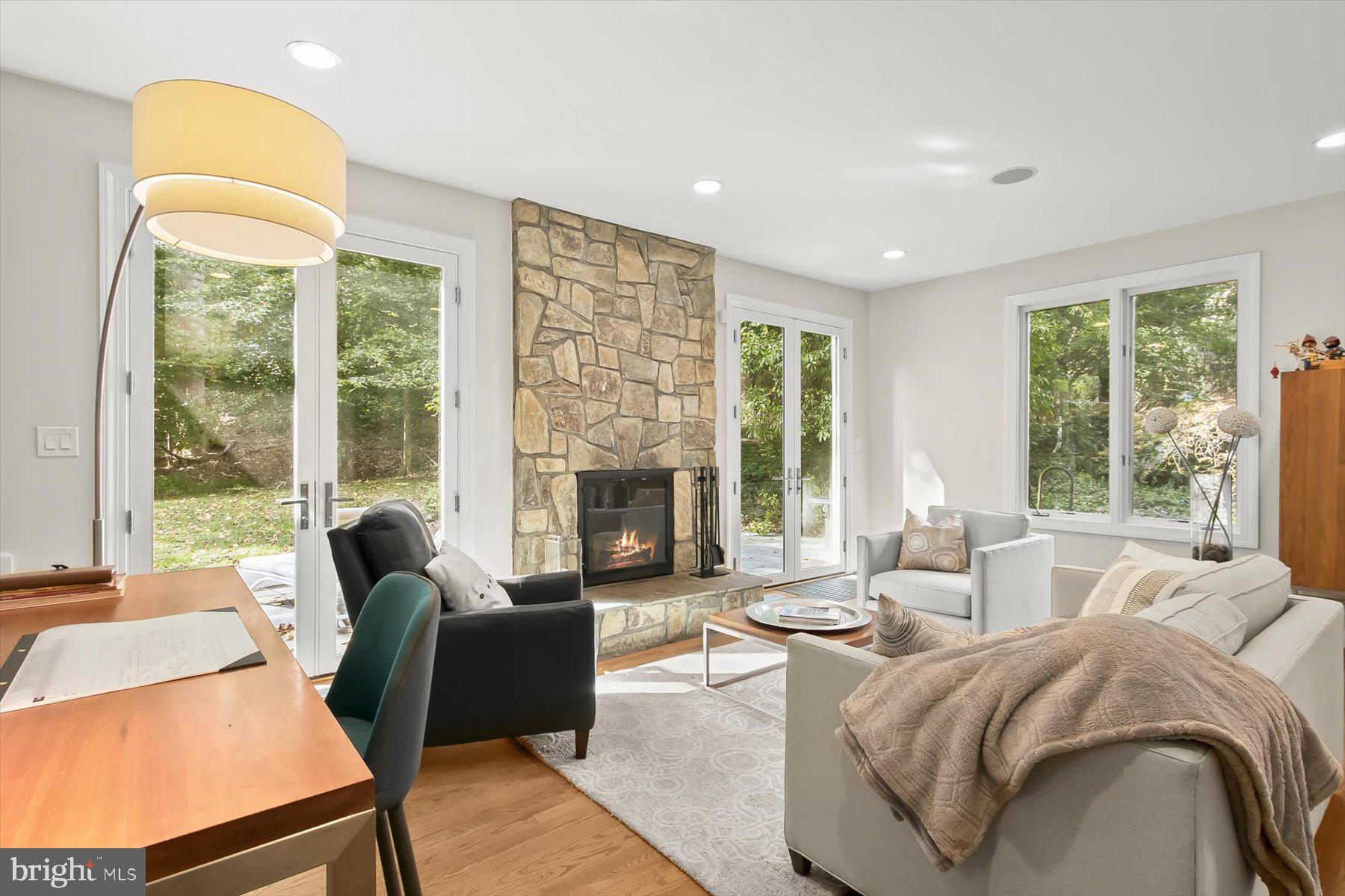 CARDEROCK SPRINGS - Residential