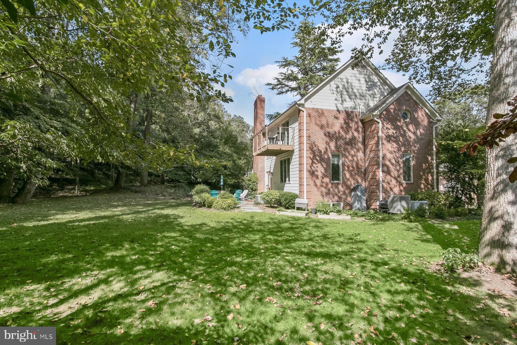 CARDEROCK SPRINGS - Residential