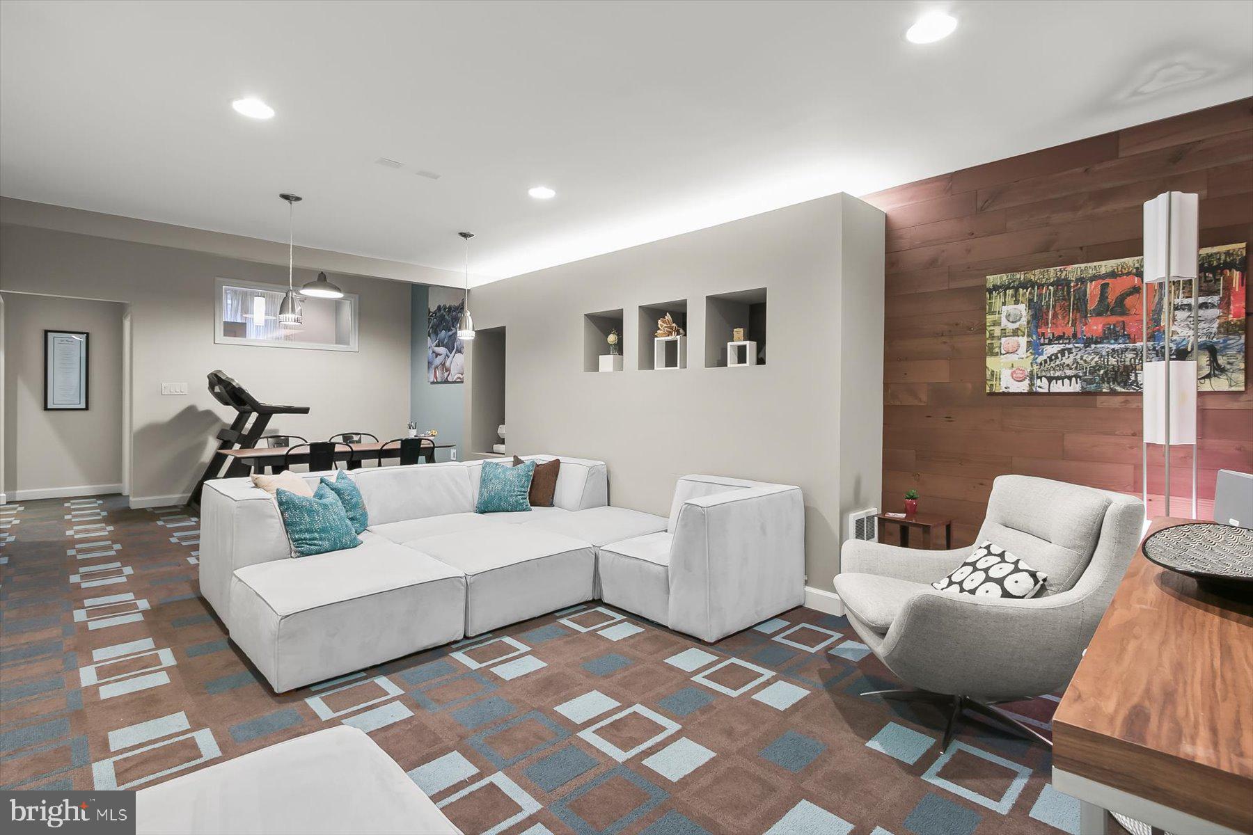 CARDEROCK SPRINGS - Residential