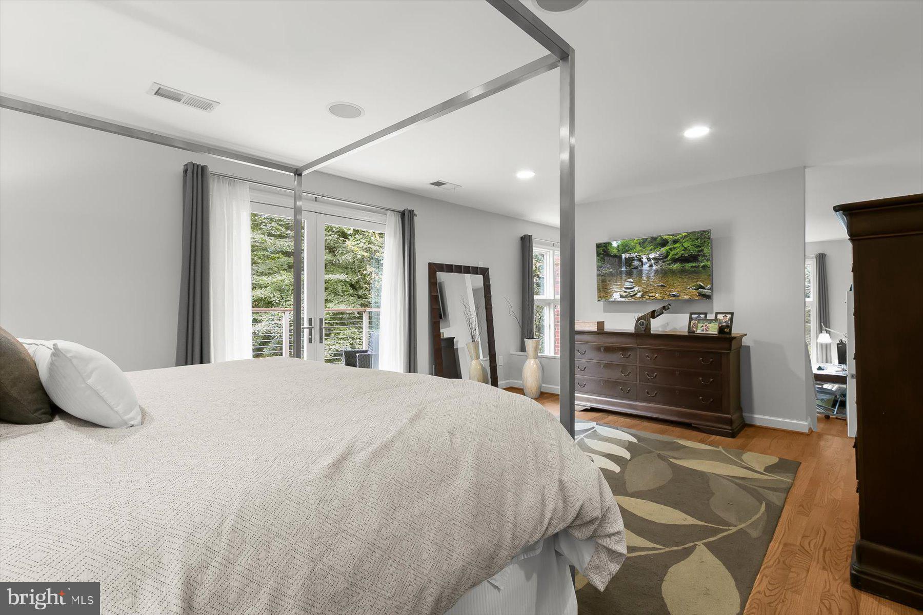 CARDEROCK SPRINGS - Residential