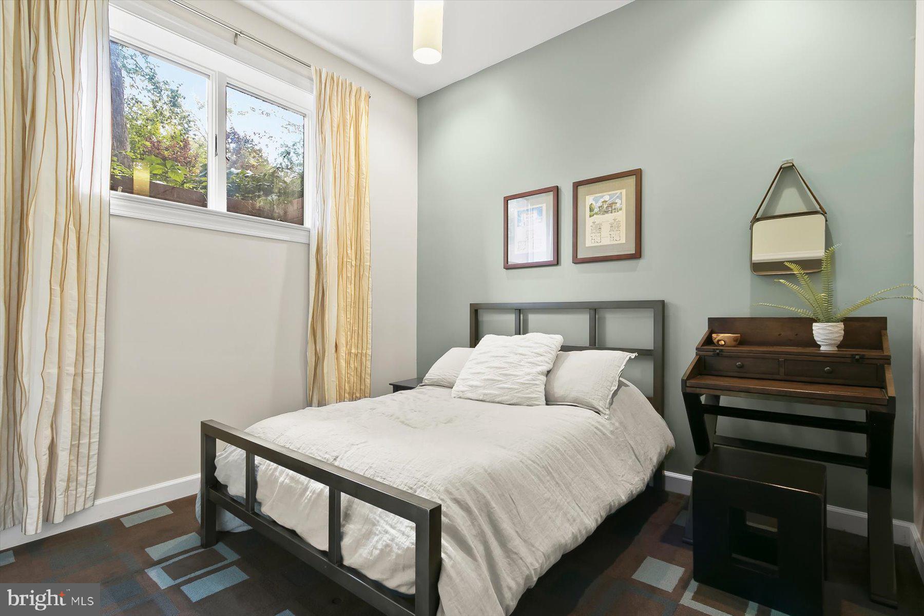 CARDEROCK SPRINGS - Residential