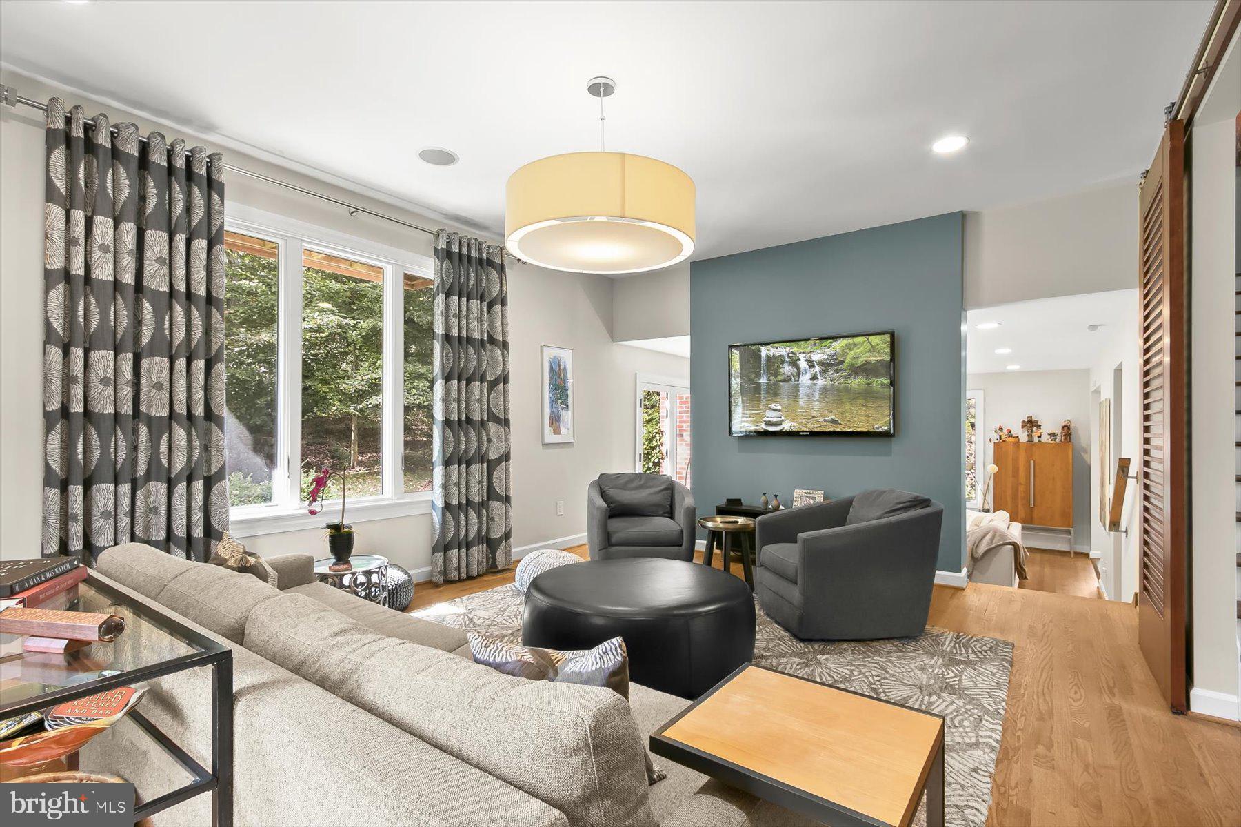 CARDEROCK SPRINGS - Residential