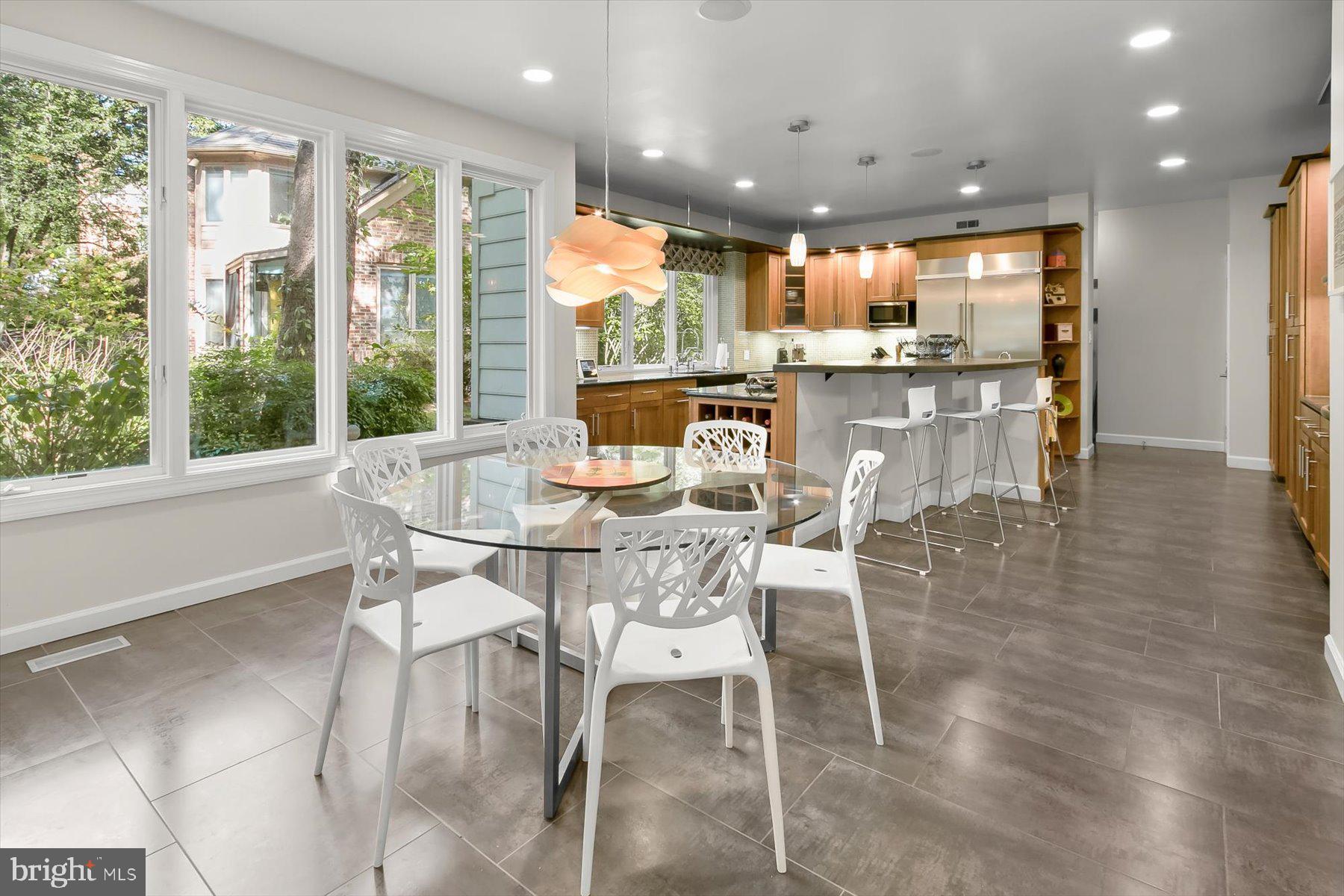 CARDEROCK SPRINGS - Residential