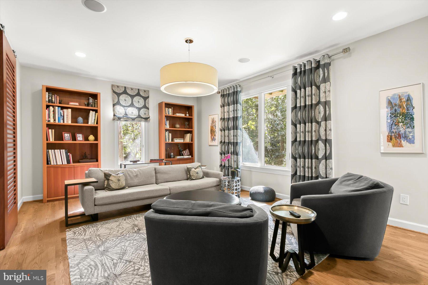 CARDEROCK SPRINGS - Residential