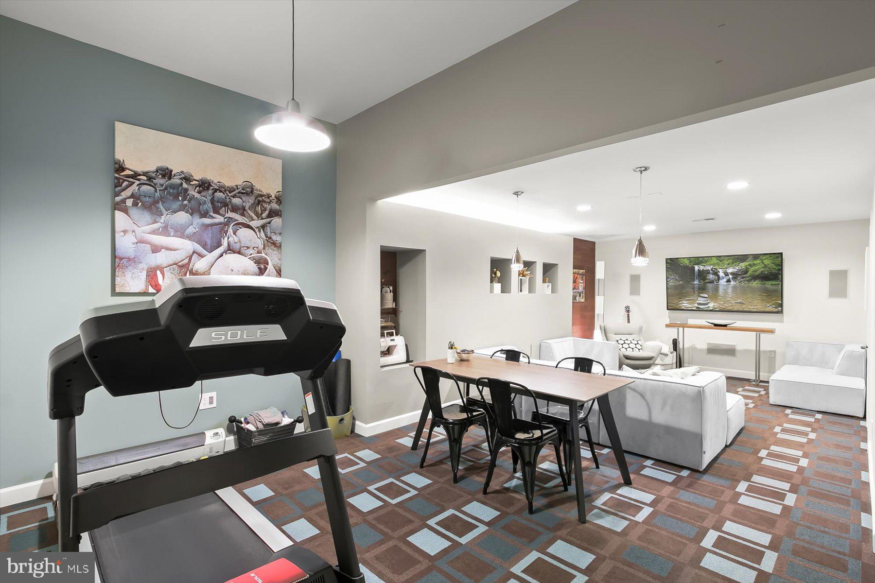 CARDEROCK SPRINGS - Residential