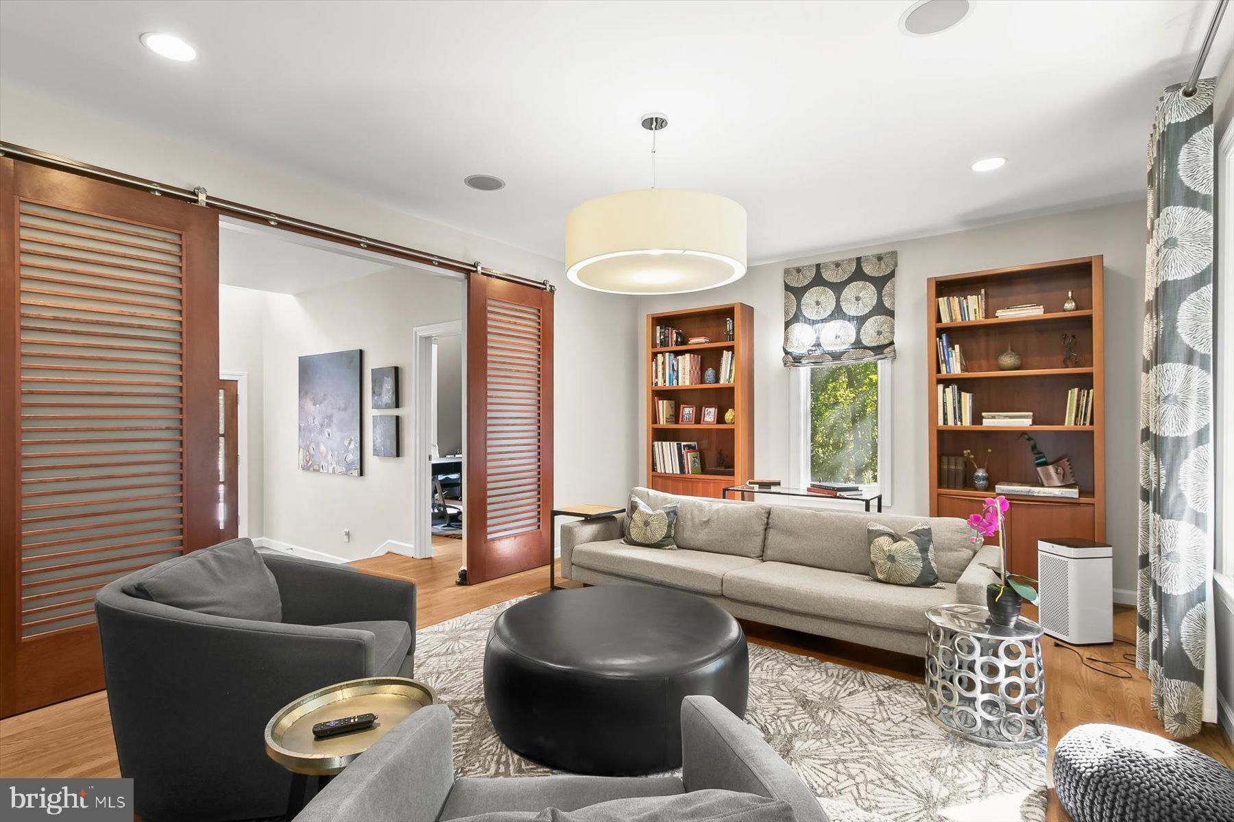 CARDEROCK SPRINGS - Residential