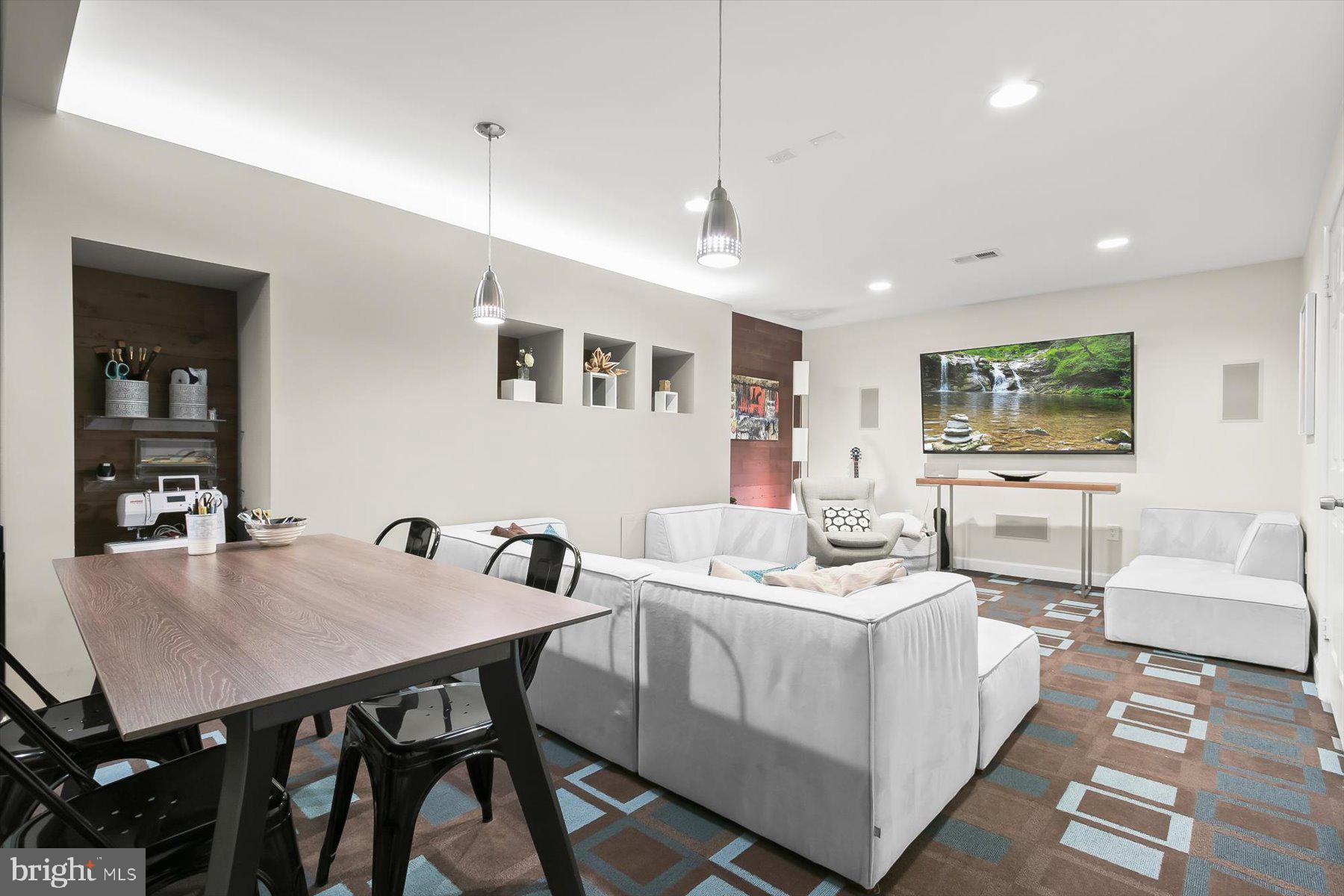 CARDEROCK SPRINGS - Residential