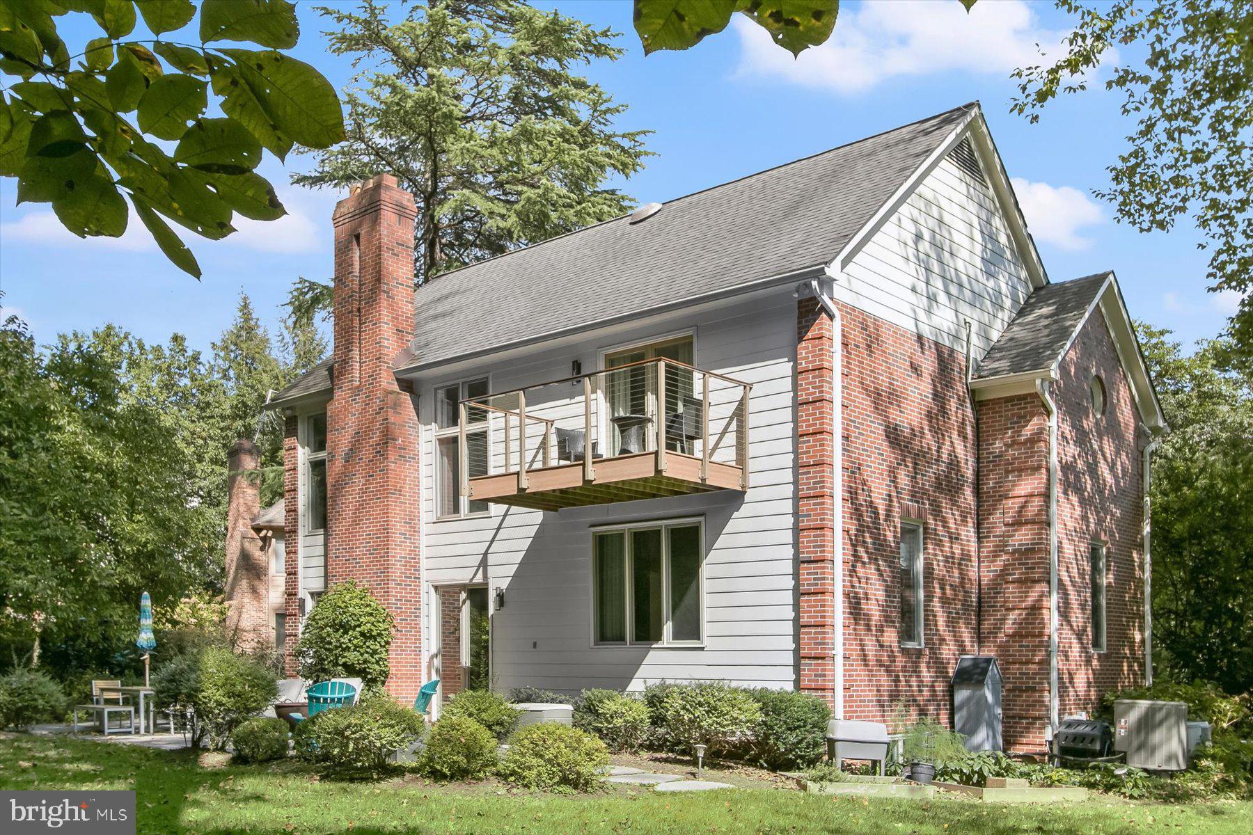 CARDEROCK SPRINGS - Residential