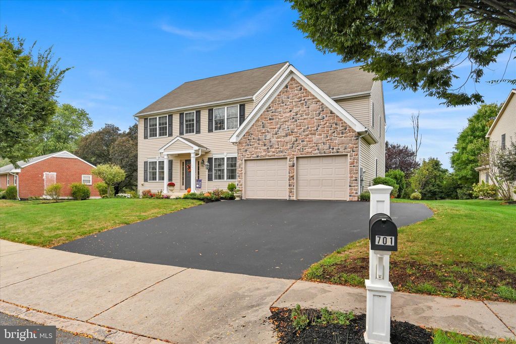 Photo of 701 Hampden Road, ELIZABETHTOWN, PA 17022 (MLS # PALA2085534)