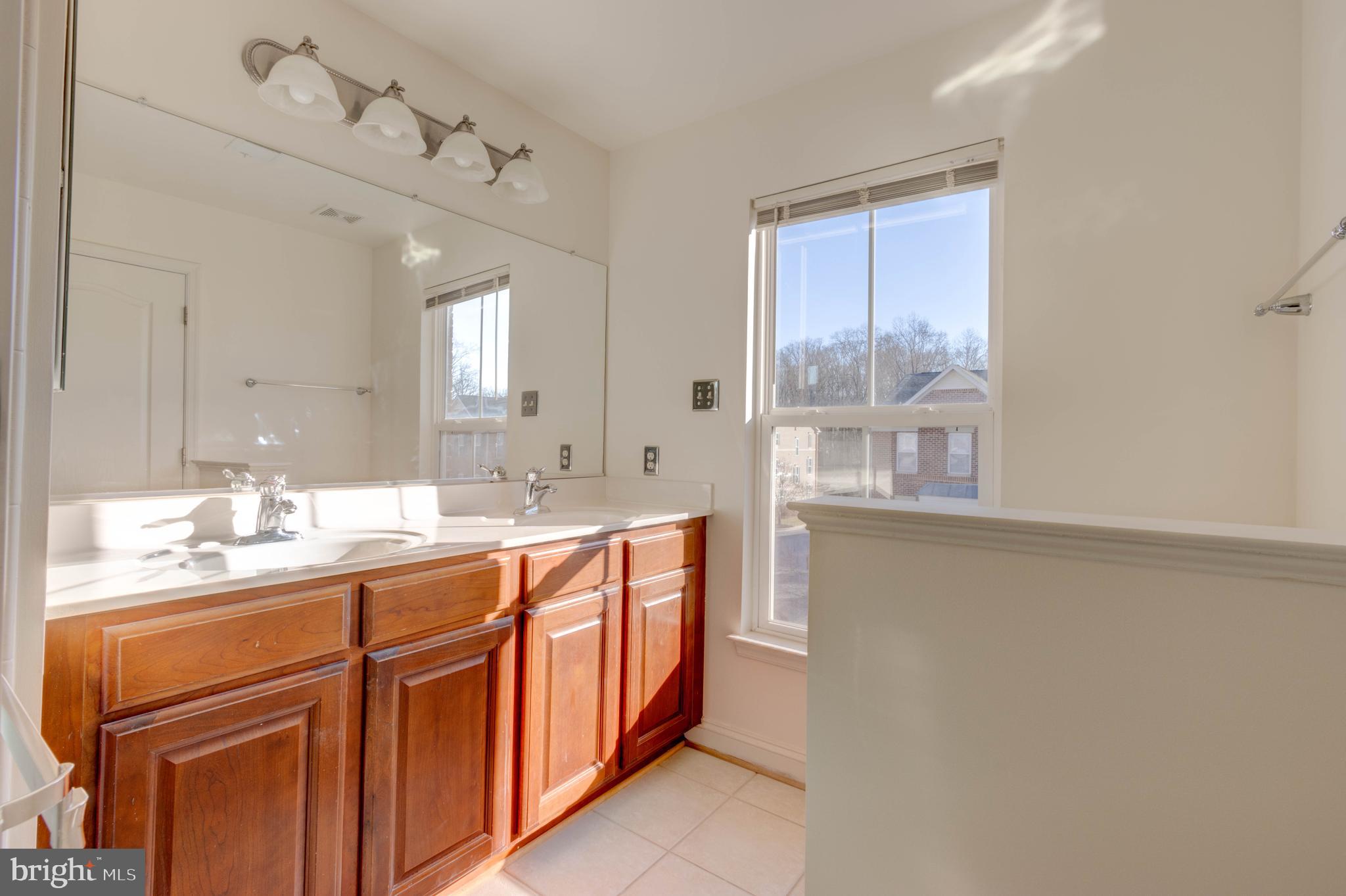 SUMMIT CHASE - Residential Lease