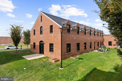 Condo For Sale - 9071 Power House Road #103<br/> LORTON, VA 22079