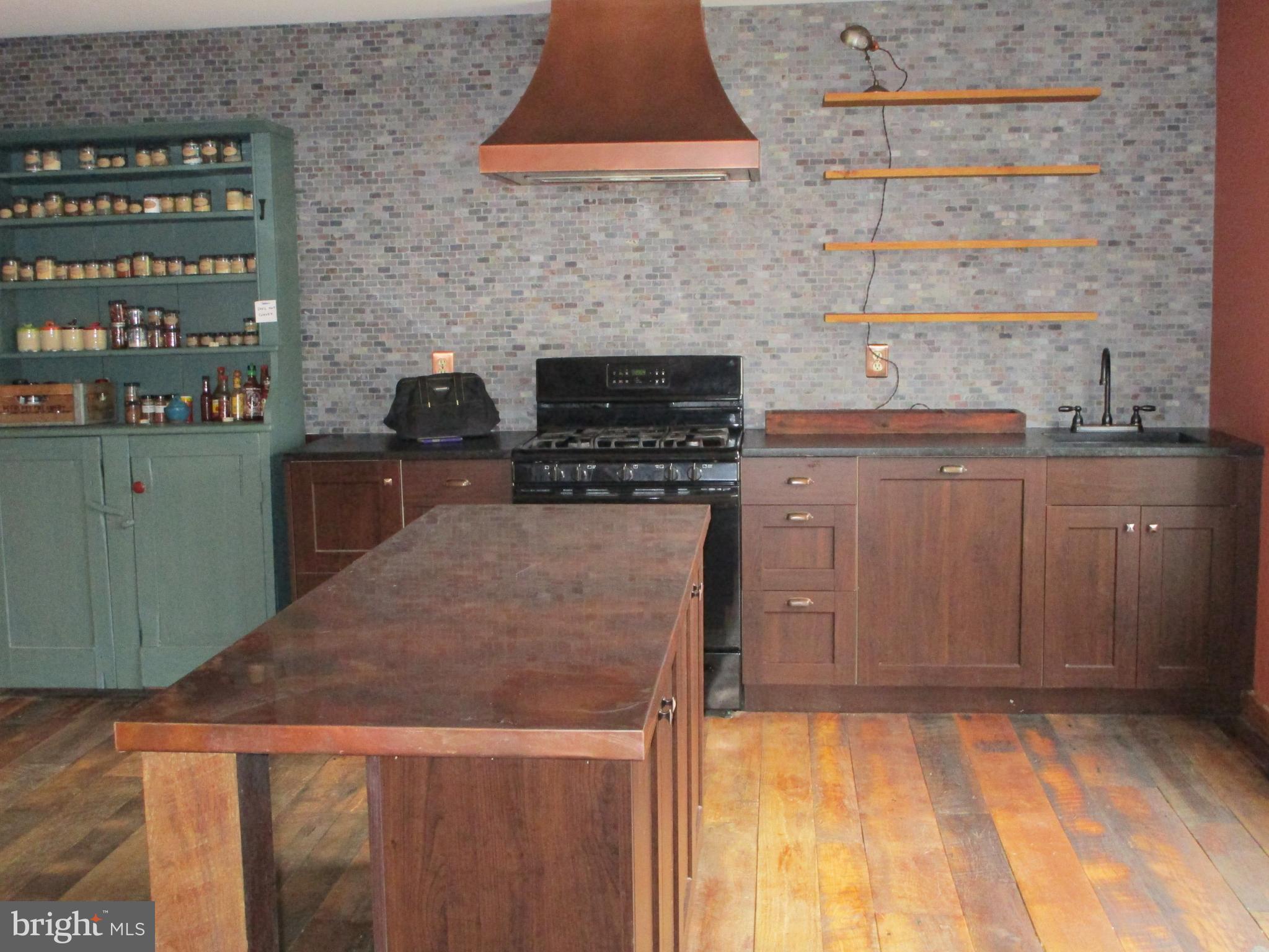 WAYSIDE VILLAGE - Residential