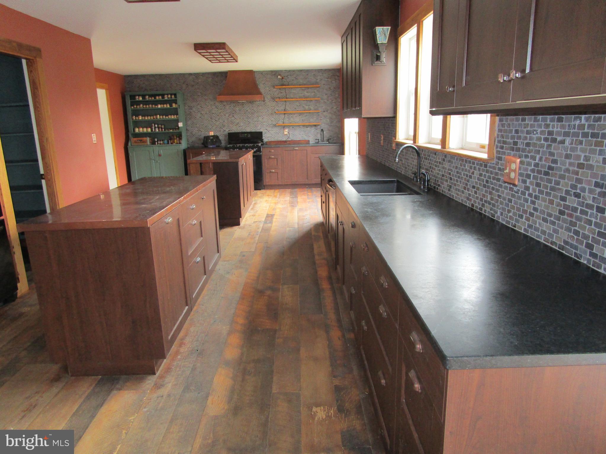 WAYSIDE VILLAGE - Residential